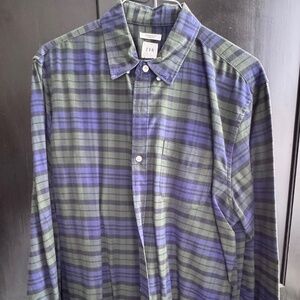 GAP Long Sleeved Shirt – Button Down Collar / Blue and Green Plaid